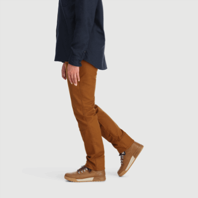 屋外の女性の裏地付きワーク パンツ サドル