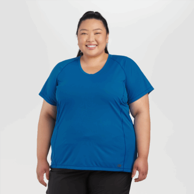 屋外の女性のエコー T シャツ クラシック ブルー