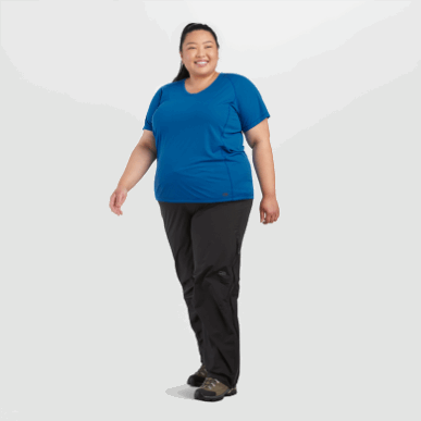 屋外の女性のエコー T シャツ クラシック ブルー