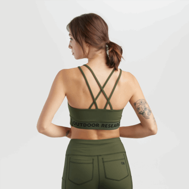 屋外の女性のヴァンテージ ブラ ライト サポート疲労